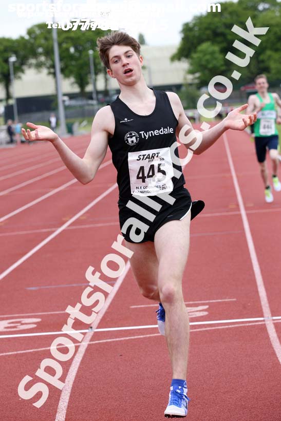Mens under-17 800 metres, North Eastern Track and Fields Champs., Middlesbrough. Photo: David T. Hewitson/Sports for All Pics